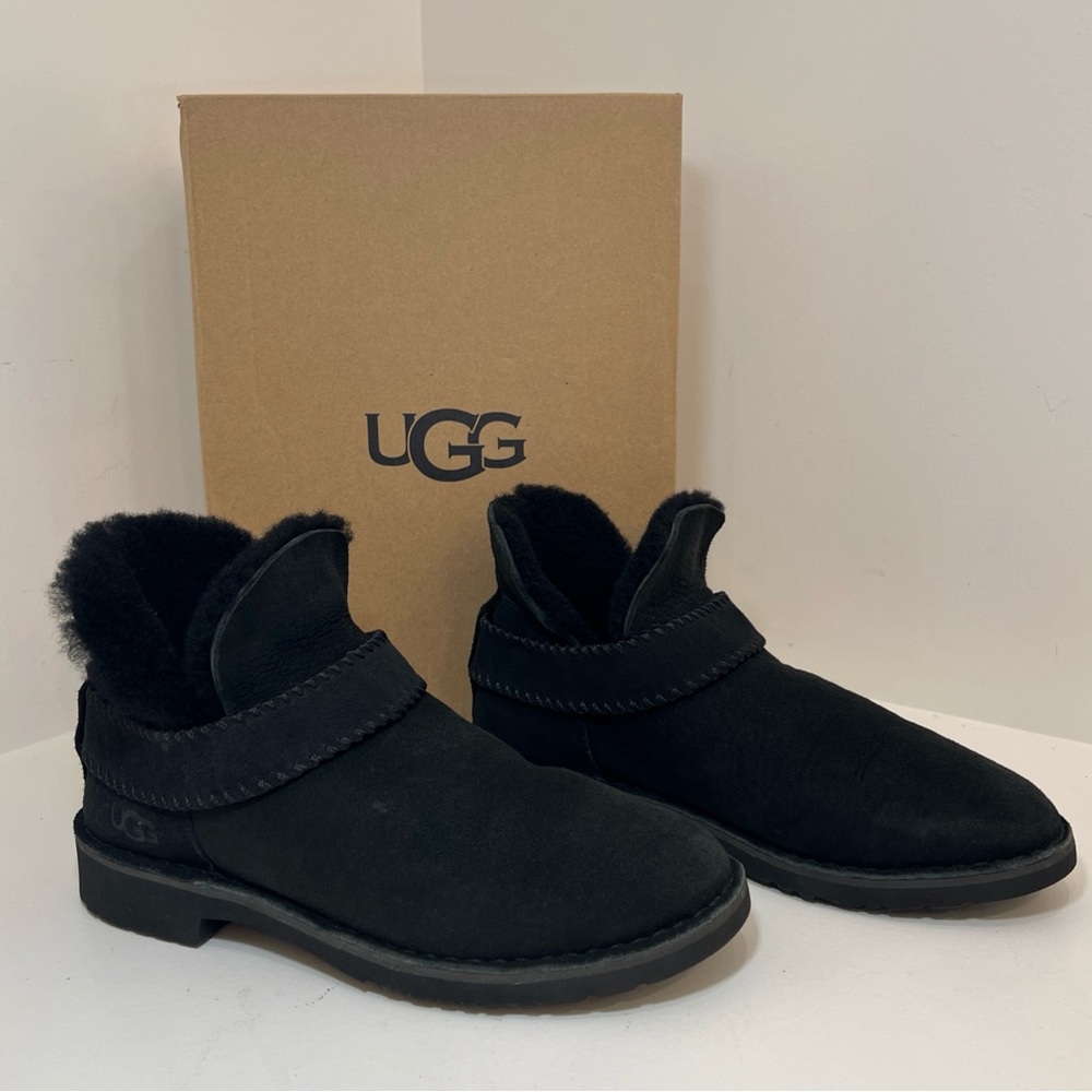 UGG Mckay Black Suede Sheepskin‎ Ankle Boots Booties
